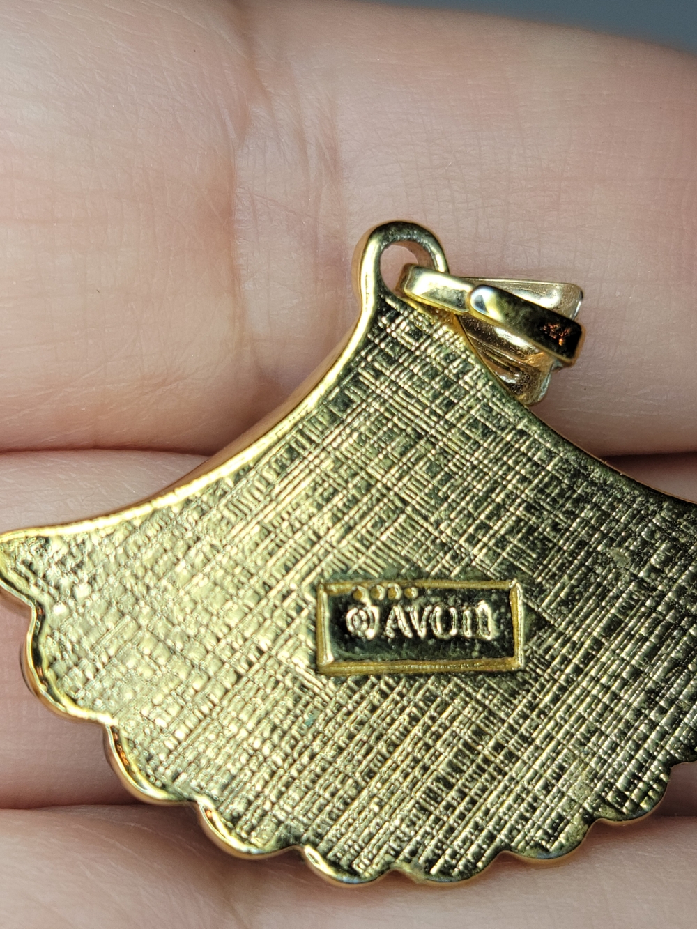 Vintage Avon Faux Camphor Glass Shell Pendant Gold Tone Lucite Art Deco - Picture 3 of 3